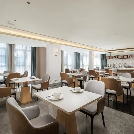 Vienna International Hotel(Zhoukou Wanguo Car World Store)