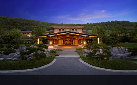 Yuluxe Hotel Baoji Отели рядом с достопримечательностью «Baoji University of Arts and Sciences»