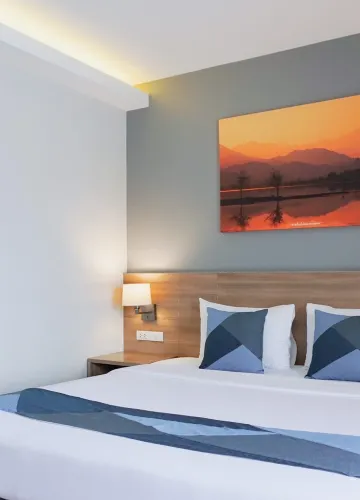 ห้องสแตนดาร์ด เตียงคิงไซส์ ติดถนน