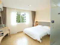 Hangzhou Guanghui Hotel (Joy City Hemu Subway Station) Hotels near Gongshu