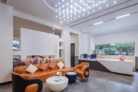 Yangshuo Xiaotaozi Home Hotel (Yulong River Ecological Park Qianqiuqing Branch) - 2-Star