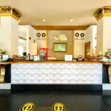Crystal Hotel Krabi Отели рядом с достопримечательностью «Стадион Краби»