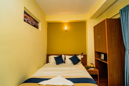 Hotel Aashraya Home Pvt. Ltd. Отели рядом с достопримечательностью «Benchen Monastery Community»