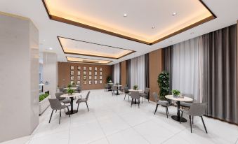 Guoyun Hotel (Dengzhou Renmin Road Bureau of Commerce)