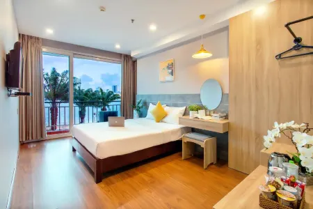 Happy Day Riverside Hotel & Spa Danang Отели рядом с достопримечательностью «Cao Dai Temple»