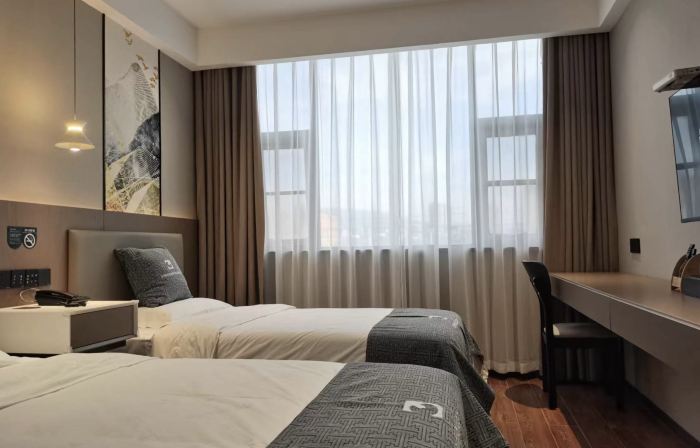 City 118 Select Hotel (Lushi Bus Station)