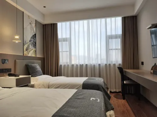 City 118 Select Hotel (Lushi Bus Station)