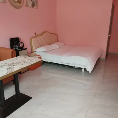 Lingwu Huashun Business Hotel