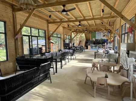 Spring in the Village Bed and Breakfast Отели рядом со станцией Heyuandong Railway Station