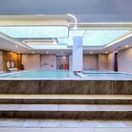 Blue Lake Business Hotel
