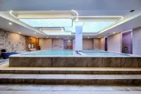 Blue Lake Business Hotel - Hot Springs