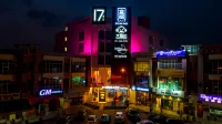 Hako Hotel Mount Austin Các khách sạn gần Black Pixion Studio