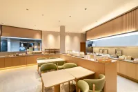 THE WHISPER MOUNTAIN HOTEL - breakfast