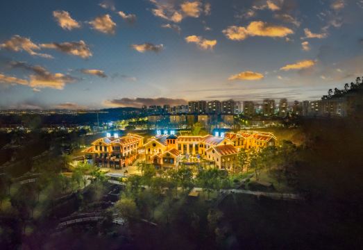 重庆御临拾光畔酒店外景图