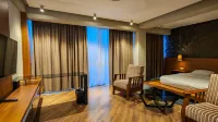 Golden Palace Hotel & Pool Hotels near Jvari Monastery