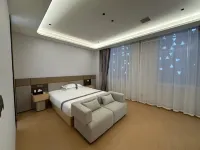 Four Seasons Hotel Hotels near Shulan Railway Station