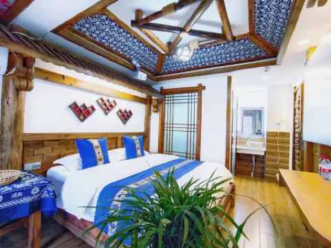 Zhangjiajie Wuling Spring Inn (72 Qilou Scenic Area)