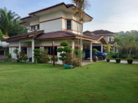 Homestay 5-bedroom villa with pool at Port Dickson