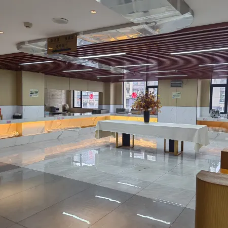 Three Thousand Lodge Hotel (China Railway Ecological City Yuelong International City Branch)