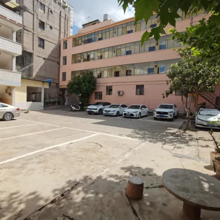 Yimen Sijichun Hotel