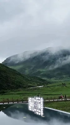 Shifang Cloud Retreat at Wumeng Grassland Hotels in Panzhou