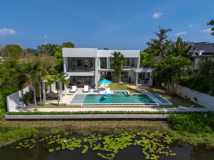 รูปภาพของLaguna Lumière Golf Fairway Lakeside Villa – สระว่ายน้ำ 6 ห้องนอน + บัตเลอร์ – ใกล้ทะเลอันดามัน