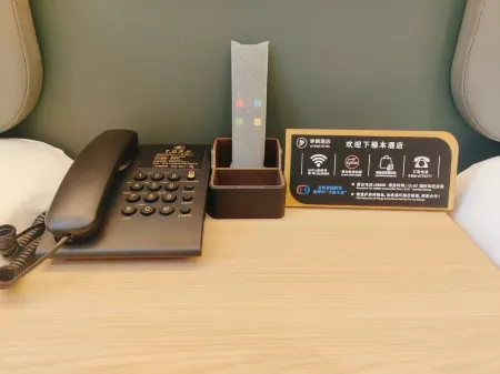 Jifeng Hotel (Heihe Central Commercial Pedestrian Street)