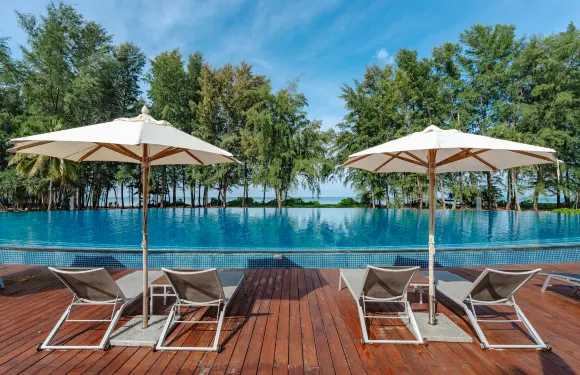 布吉邁考海灘躍浪渡假村