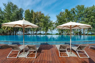 Splash Beach Resort Maikhao Phuket Hotel dekat Mai Khao Beach