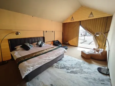Jiayuguan Guancheng Scenic Area Snow Mountain Star Wild Luxury Campsite
