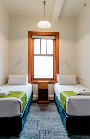 The Cambridge Hotel & Backpackers