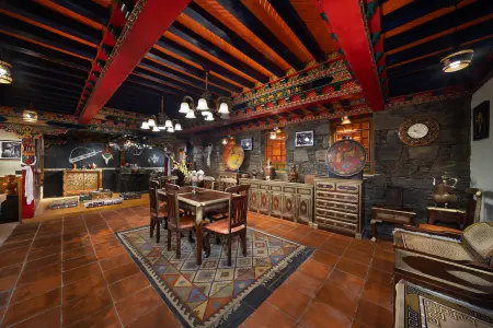 La Garry Snow Dragon Manor Resort Отели рядом с достопримечательностью «Chagpori»