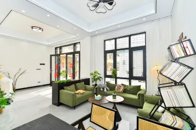 Encounter April Hotels near Beihai Silver Beach 66 Sea Harvesting Base