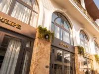 La Fleur Premium Central Apartment Hotel Hotels near Dalat Central Post Office
