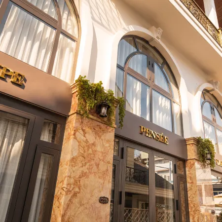 La Fleur Premium Central Apartment Hotel