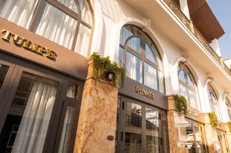 La Fleur Premium Central Apartment Hotel Отели рядом с достопримечательностью «Озеро Сюан Хуан»