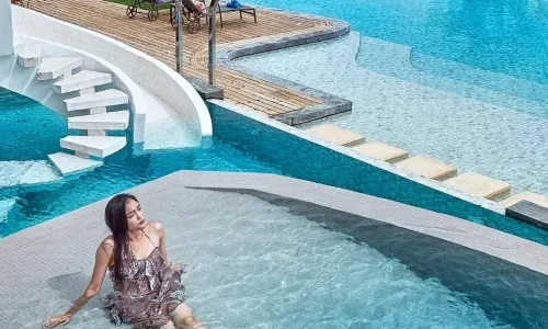 Independence Hotel by Dara