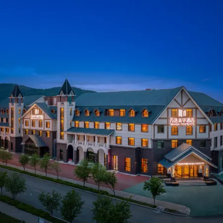 Wanda Moments Hot Spring Hotel (Tourism Service Center of West Changbai Mountain)