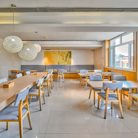 BF Express Hotel (Daqing Tieren Square)