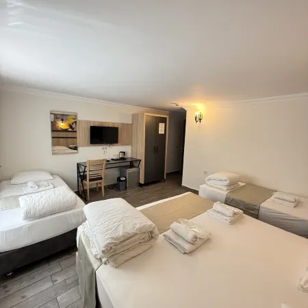 Piyes Otel