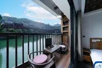 Fenghuang Jinshuian River View Hotel - Romantic