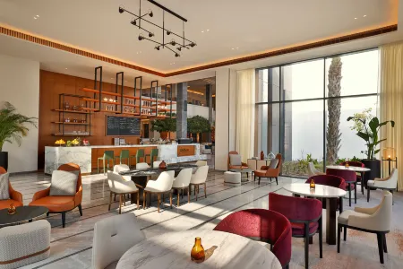 Sheraton Bahrain Hotel Отели рядом с достопримечательностью «Уотер Гарден»