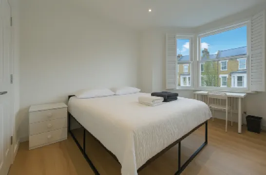 StarNest Shepherd's Bush Hotels near BBC Television Center