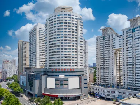 Vienna Classic Hotel (Qingdao Railway Station Taidong Pedestrian Street) Отели рядом с достопримечательностью «Qingdao International University»