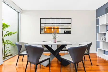 Convenient 4Br with Private Pool Close to Airport Отели рядом с достопримечательностью «Парк Маккуори Плейс»