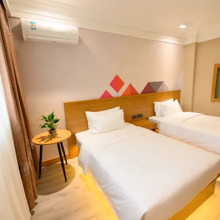 Qinyue Hotel (Zigong Lantern Park FanHua 1939 Shopping Plaza)