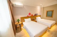Qinyue Hotel (Zigong Lantern Park FanHua 1939 Shopping Plaza) - رومانسي