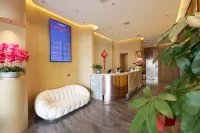 Quanduo Light Luxury Hotel (Quannan Jianqiang Department Store) فنادق في تشىُان نان