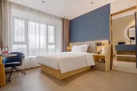 Elong Anjoy Hotel (Urumqi High-speed Railway Station)