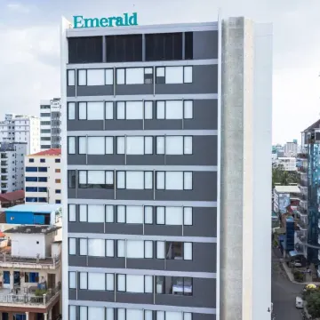 Emerald Hotel Residence Отели рядом с достопримечательностью «Ват Лэнгка»